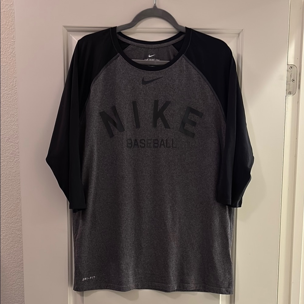 Nike Men's Gray and Black Baseball Shirt